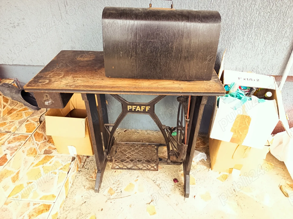 Mașină de cusut PFAFF 103 model foarte vechi 