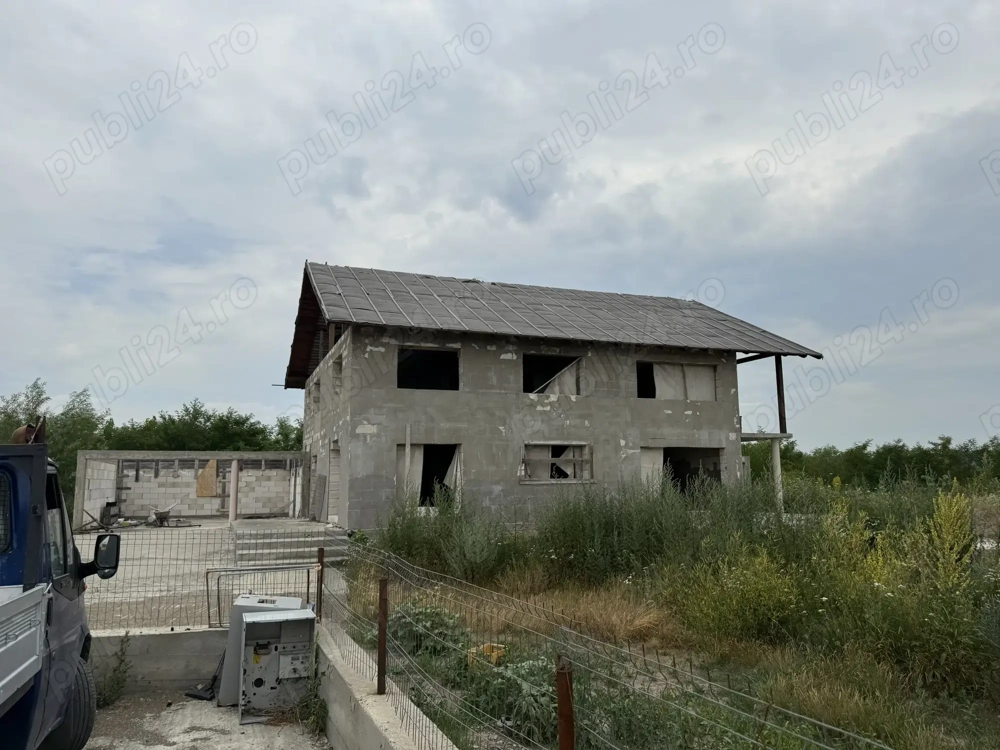 Vânzare teren 2.607 mp + casă la rosu (P+1) + acces direct din DN15,  Girov, Neamț