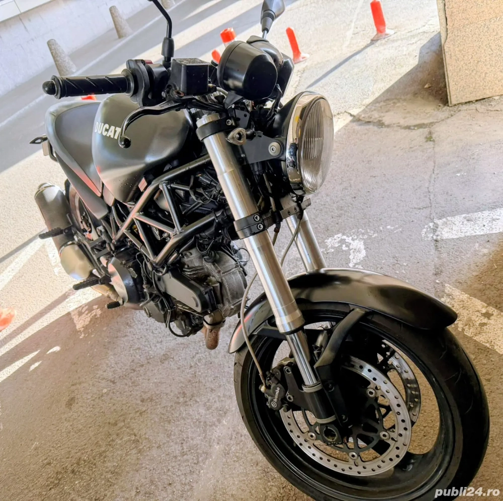Motocicleta Ducati Monster 695