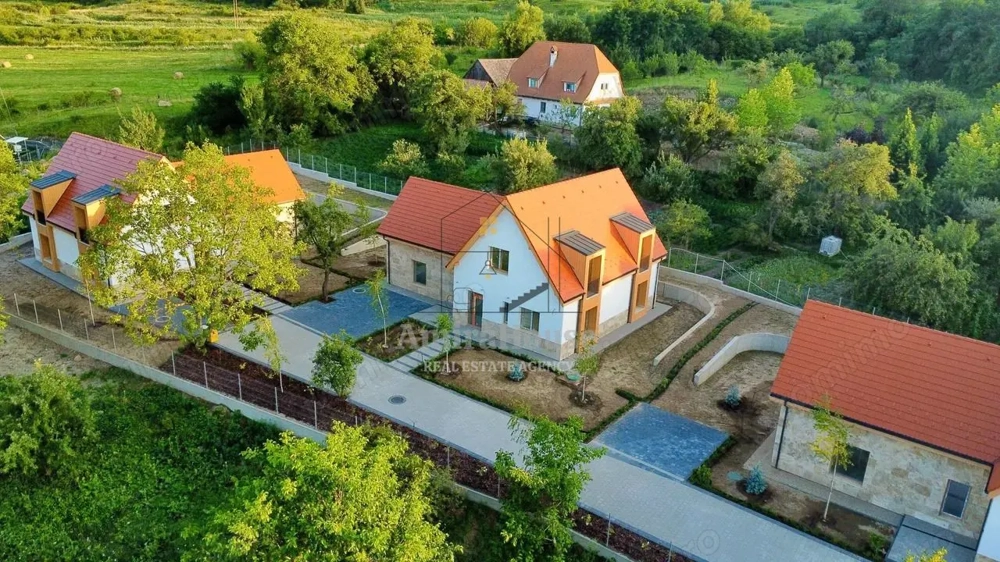 0% COMISION 3 Case individuale,  199 mp utili,  teren 533 mp, sat Gheorgheni