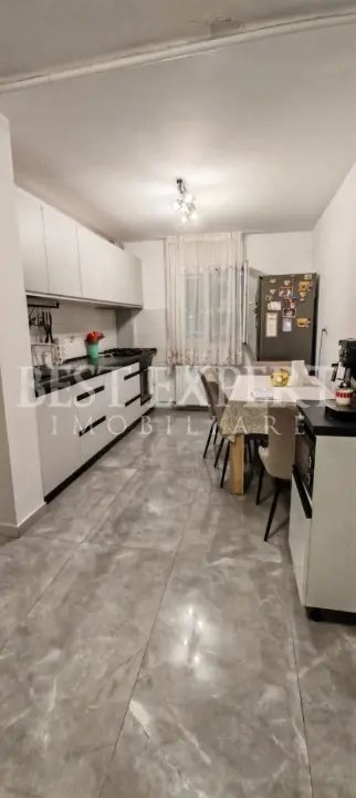 Apartament 4 camere  cu geam la baie, bloc reabilitat, 5 min metrou Titan