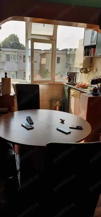 vind apartament 3 camere 