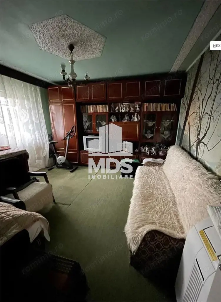 Decomandat cu 2 bai  #537;i 2 balcoane