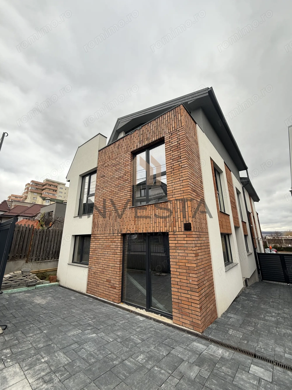 Locuință modernă cu 5 camere, situată în cartierul Zorilor!