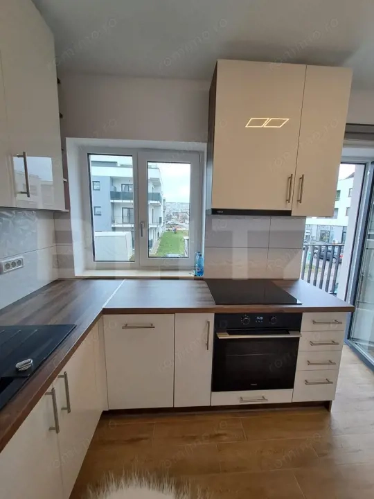 Apartament de vanzare, super luminos, etaj 1, in Tractorul