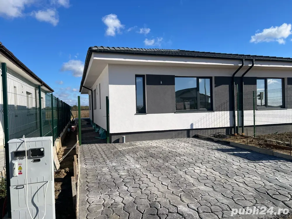 Proprietar, vand casa tip duplex.