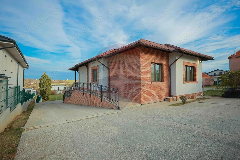 De vânzare casă cu 5 camere, în zona de dealuri, str. Răspântiilor