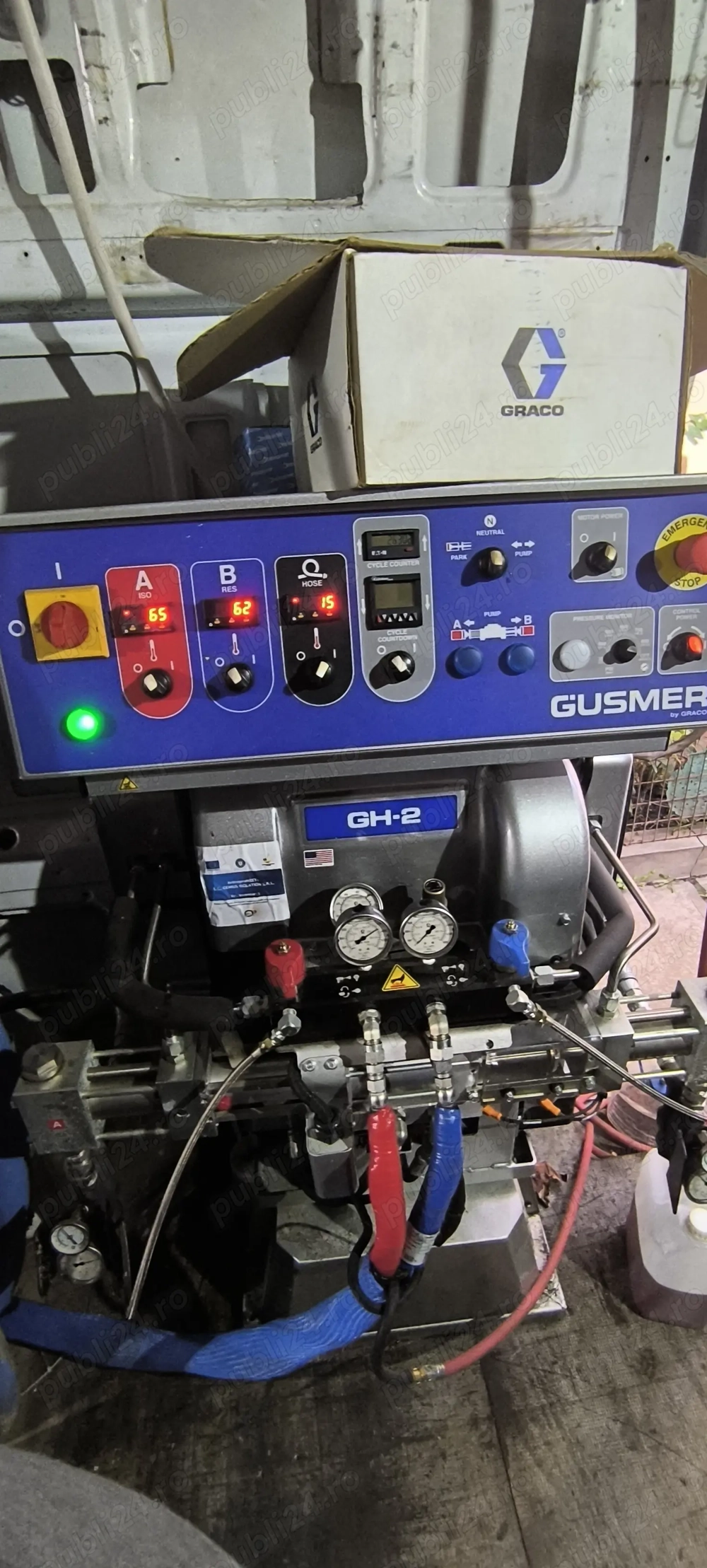 Aparat pentru aplicarea spumei poliuretanice