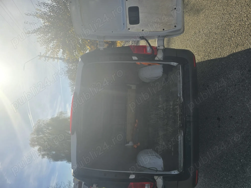 Vând Mercedes vito