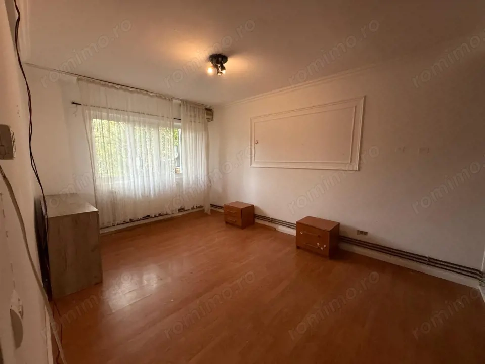Apartament spatios, 3 camere, decomandat, parter - Lipovei
