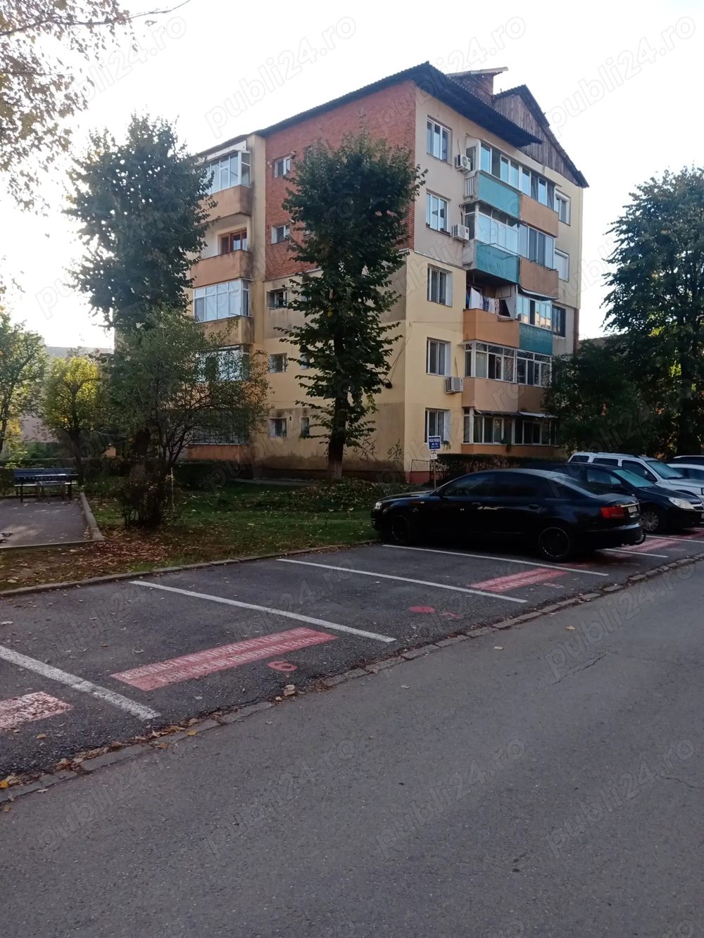 Vând apartament cu 2 camere strada Brânduşei