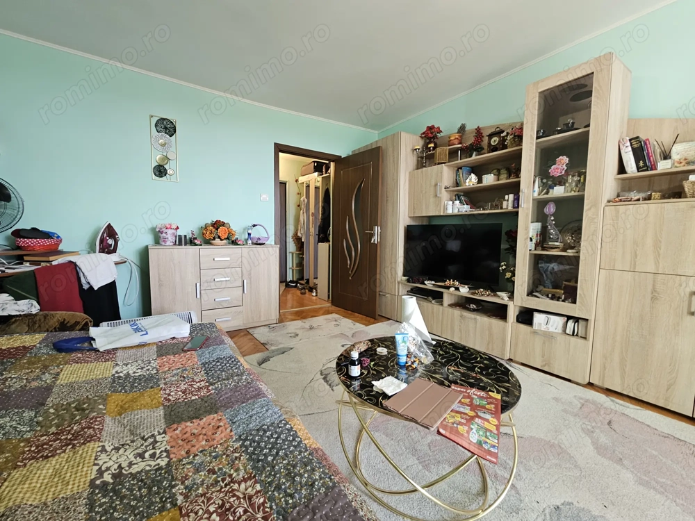 Renovat! Mobilat!. Zona semicentrala!