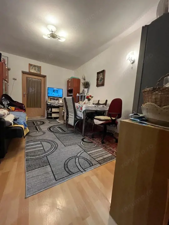 Casa 43 mp, cu curte comuna - zona Timocului