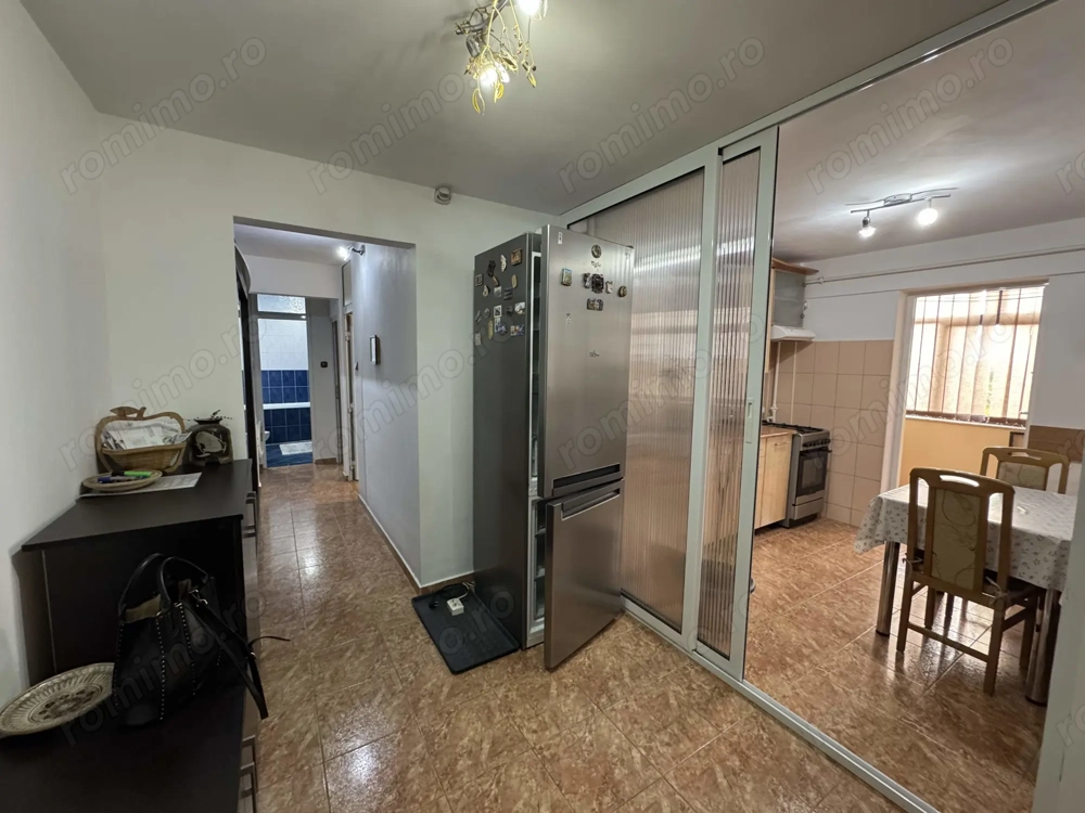 3 cam, 67 mp., decomandat, renovat, etaj 4, zona Palat justitie