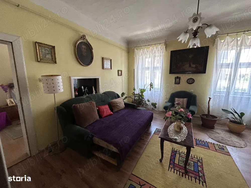 Vand apart.4 cam.la casa,cu 2 fam.in curte, st.140 mp.,pe str.Cuza Voda,100 ml. de faleza Muresului