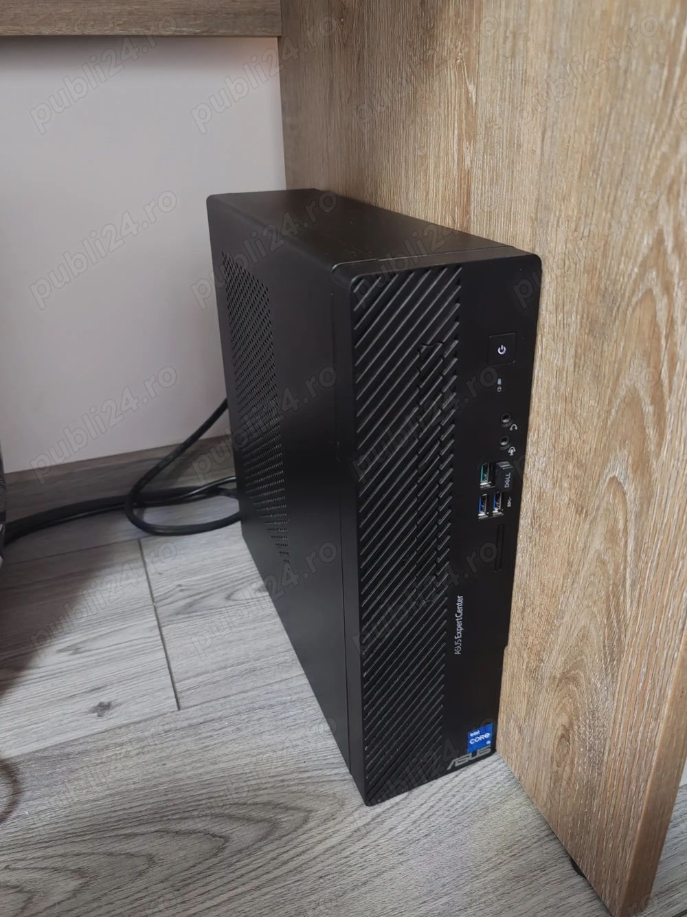 PC Monitor Dell și Unitate Asus