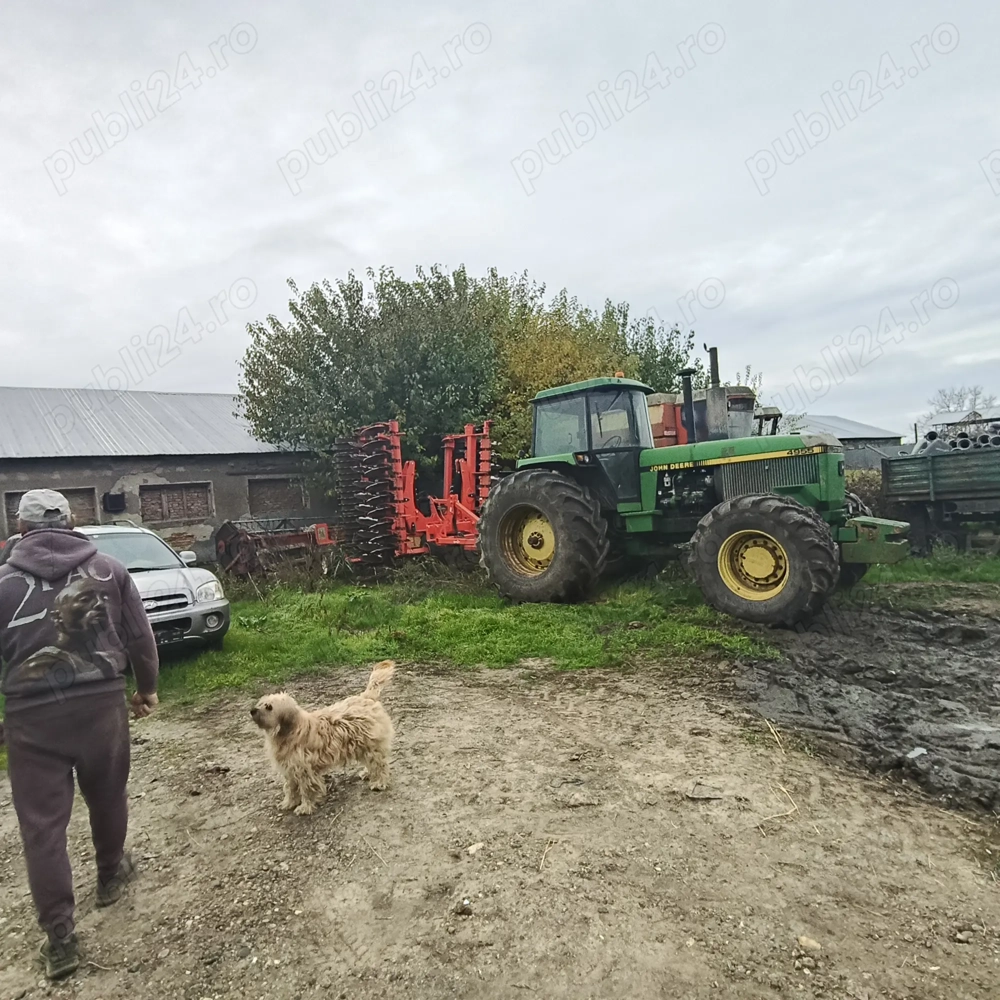 Vând tractor John Deere cu plug, scarificator și două discuri