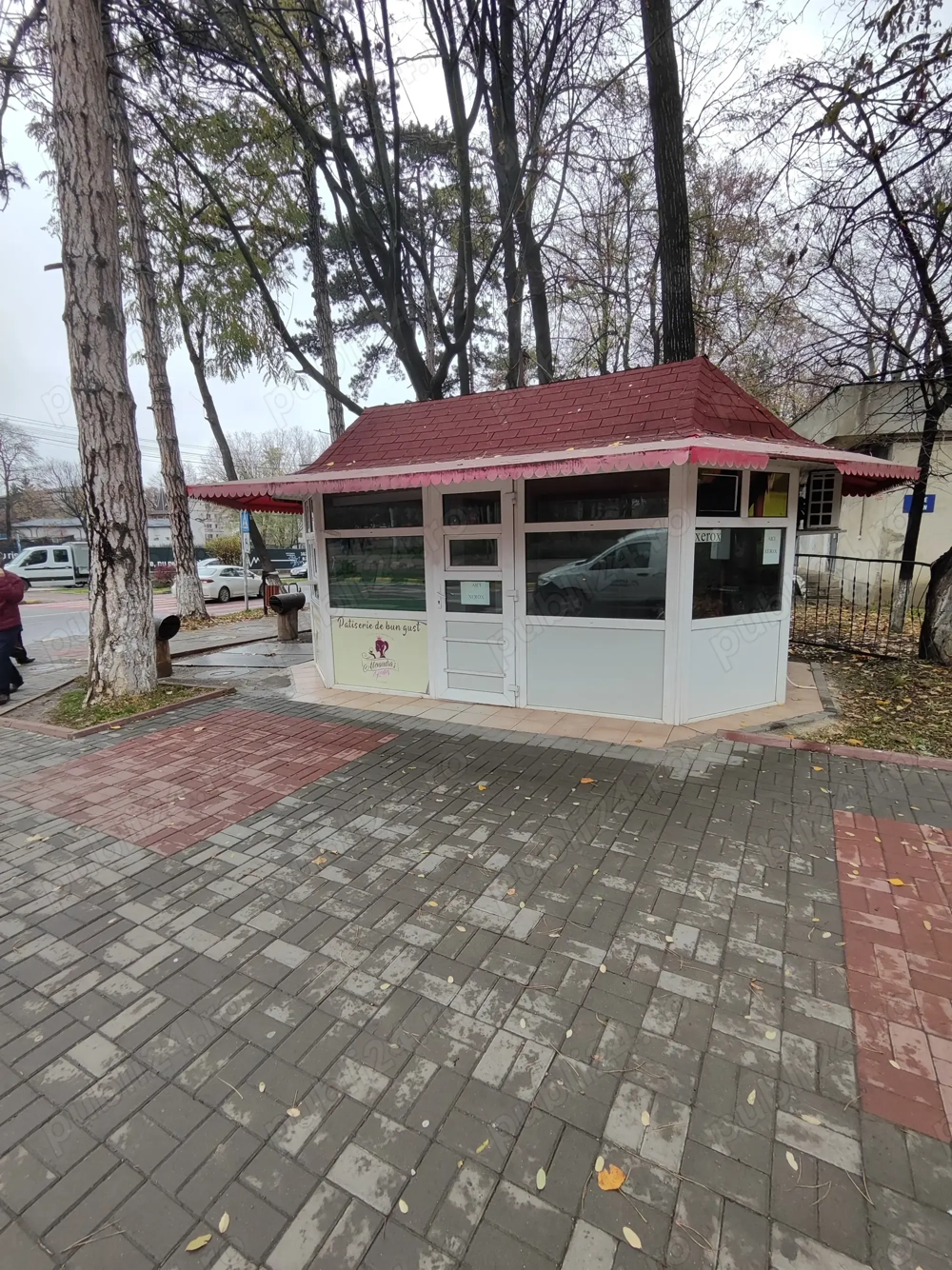 Închiriez (vând)spatiu comercial ultracentral 