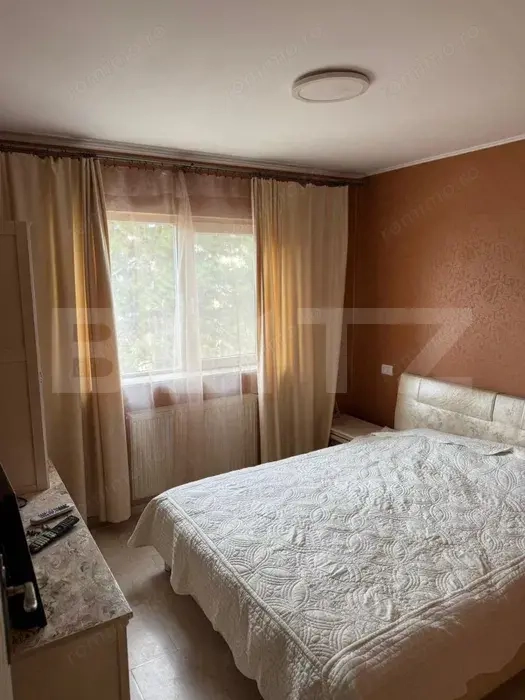 Apartament 3 camere, semidecomandat, cu parcare, zona Manastur