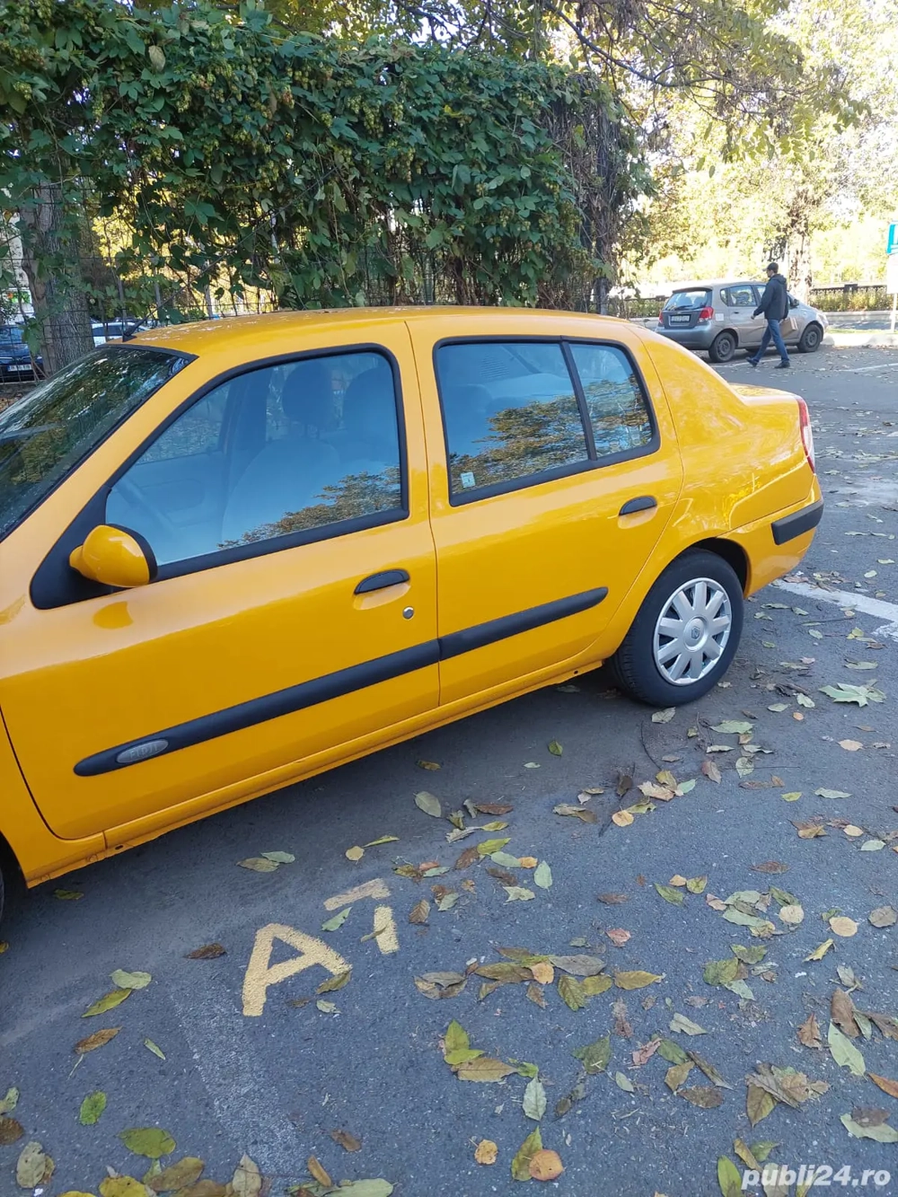 Renault Clio 1.4 cu doar 4000 km