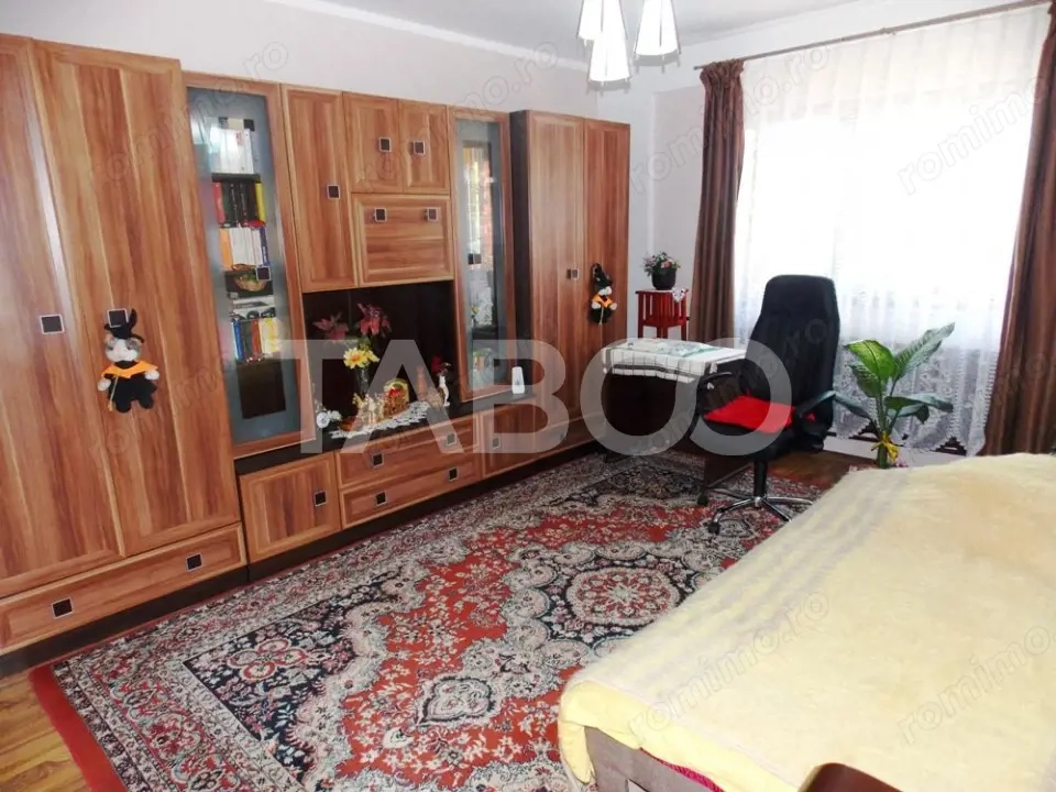 Casa individuala de vanzare 370mp 6 camere si 760mp teren Gusterita