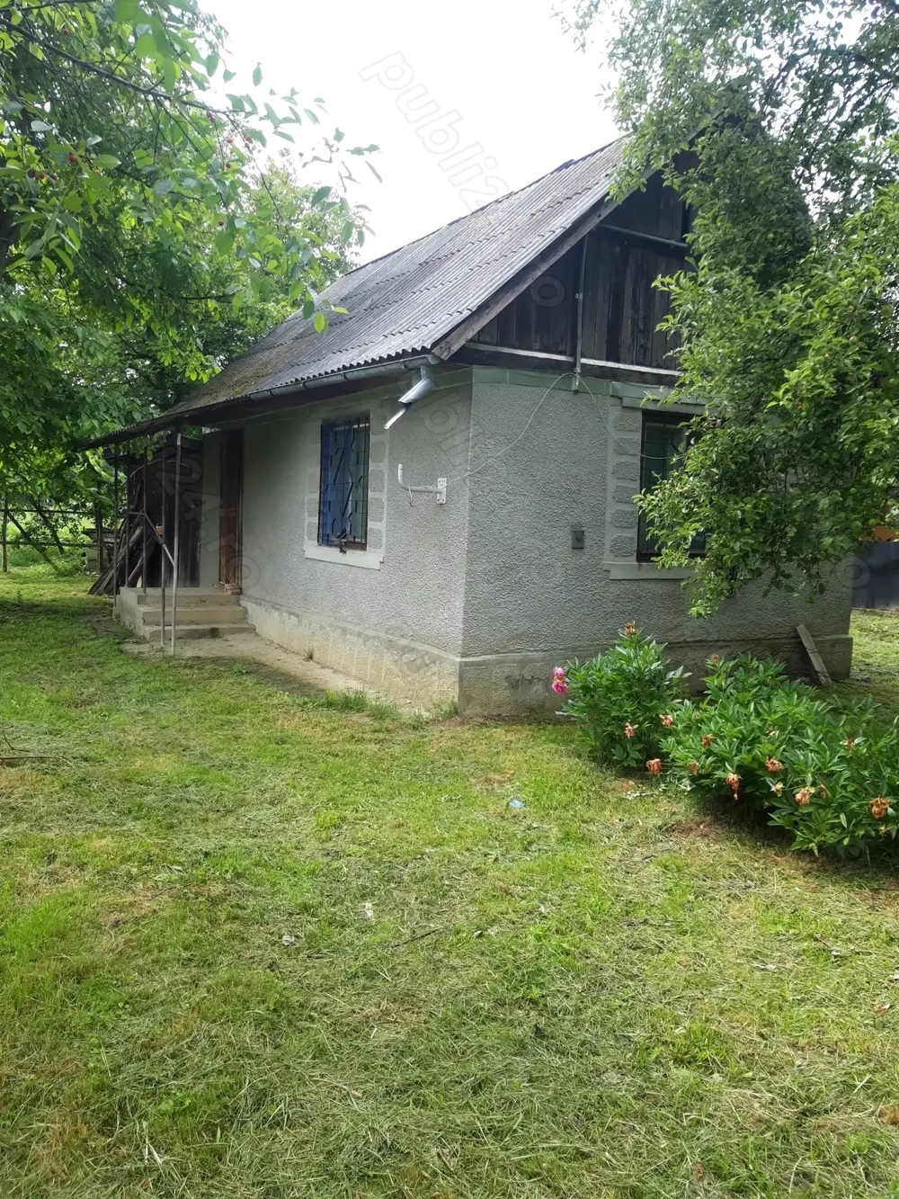 Teren intravilan cu casuta 