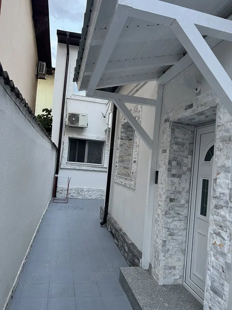 Proprietar vând 2 case in zona Domeni 