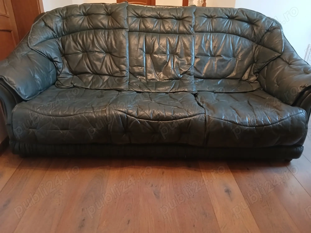 Set canapea cu 2 fotolii din piele naturala, in stare exceptionala, culoarea verde inchis