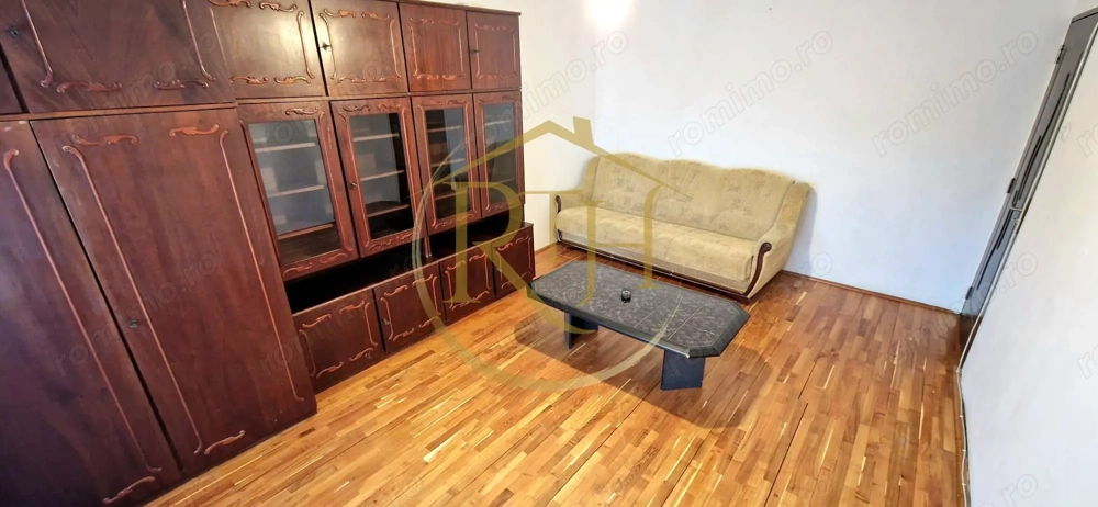 Ofer spre închiriere apartament 3 camere,2 bai, zona Lipovei, 400 euro/lună.