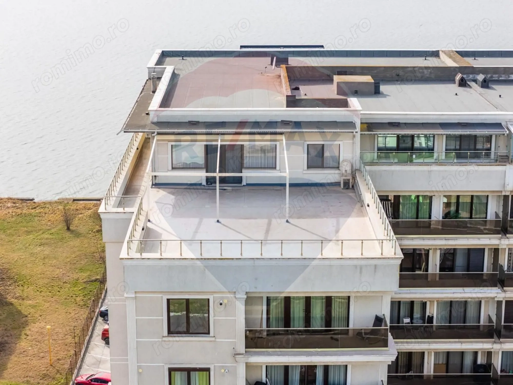 Penthouse de vanzare in Mamaia vedere frontala lac si marea Neagra