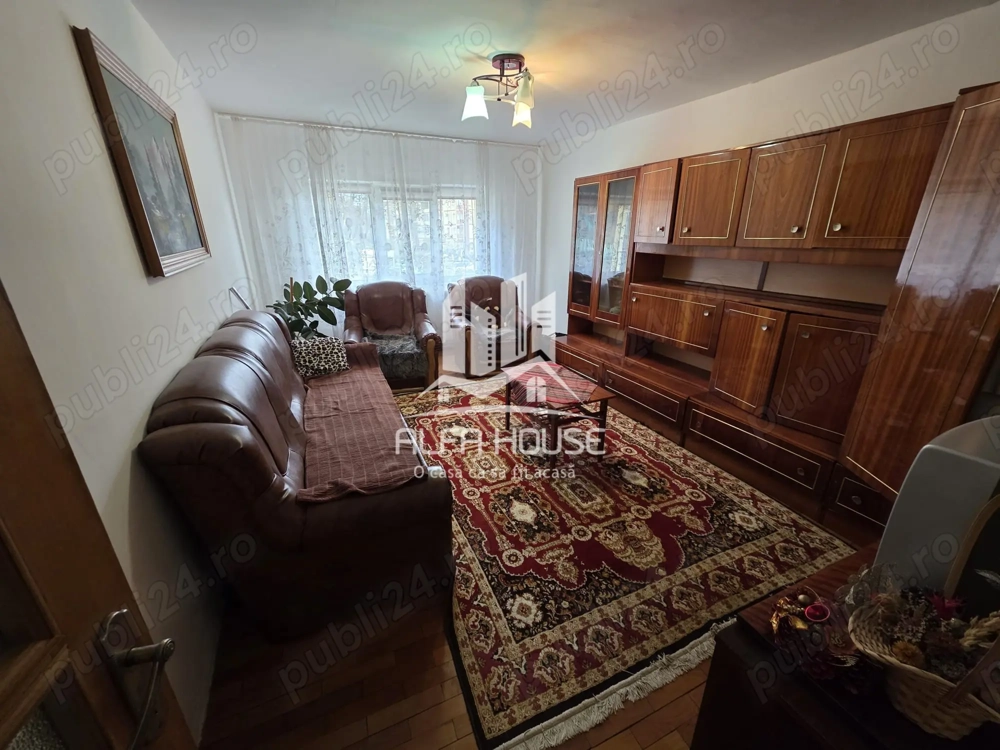 Apartament 3 camere cf.1 decomandat , zona Moroasa!