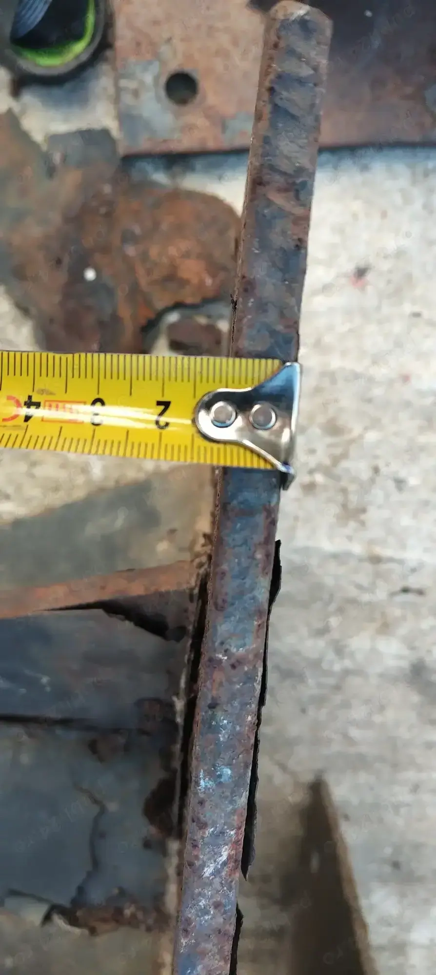 Vând stâlpi metalici 