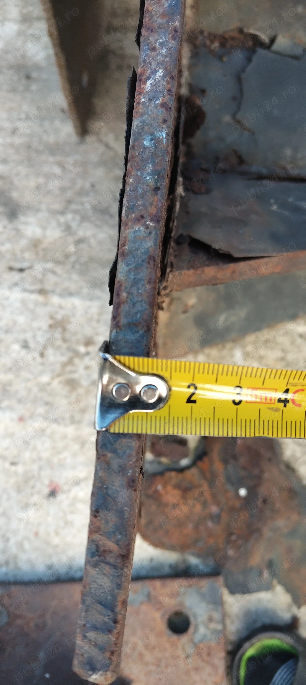 Vând stâlpi metalici