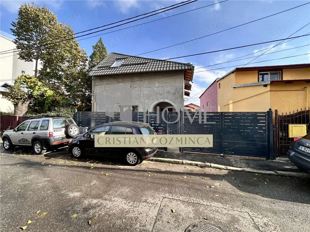 Casa cu 5 camere, P+M, 2 bai, acces auto 2 strazi, Ploiesti, zona Andrei Muresanu