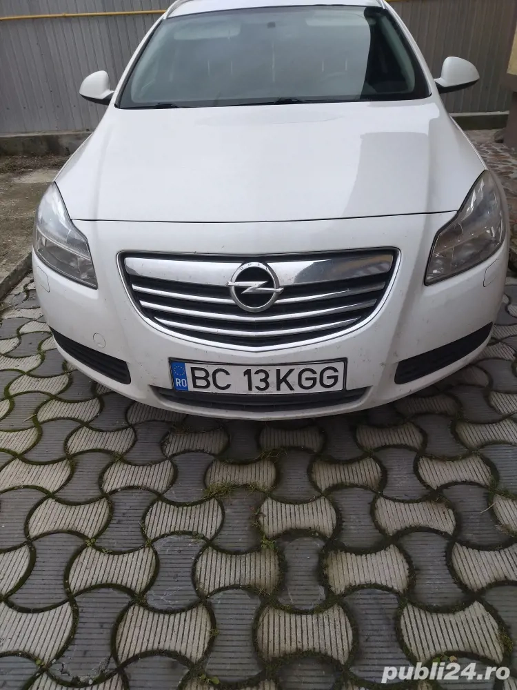 Vând Opel insigna an 2013 proprietar preț 4500E