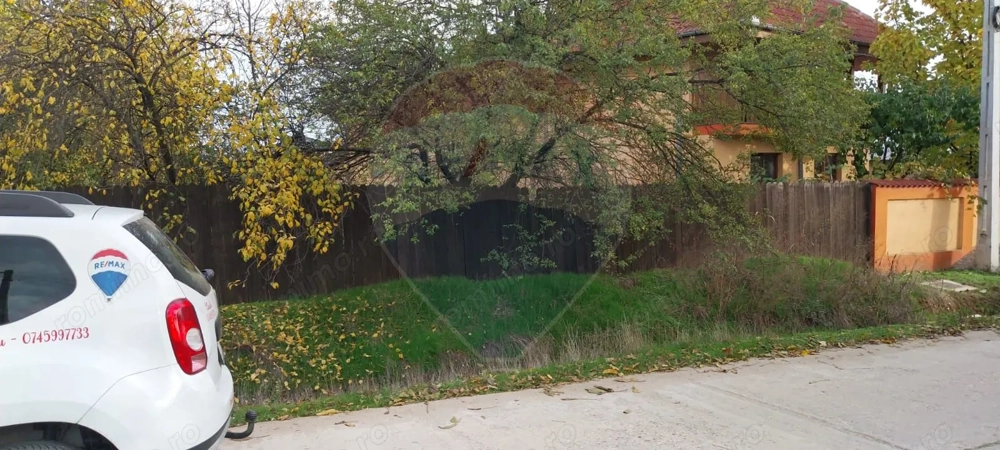 Teren/Loc de casa parcelabil, intre case, 800mp Simnicu de Sus