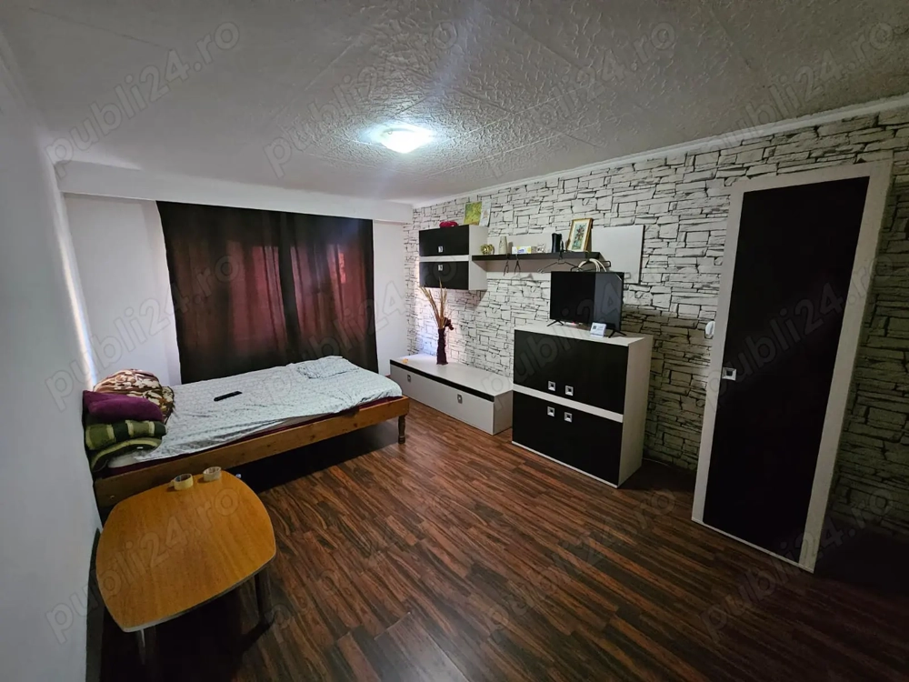 Apartament cu 3 camere de închiriat în Curtea de Argeș.