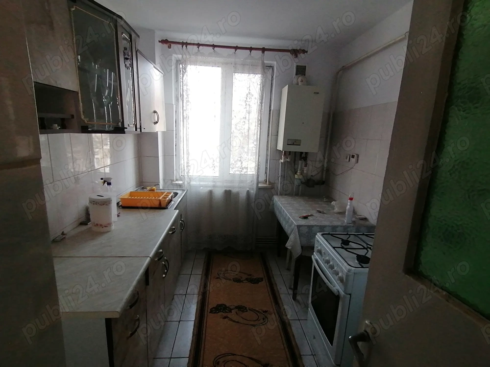 Închiriez apartament cu 2 camere semidecomandat 