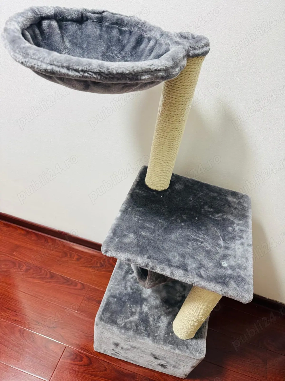 Loc de joaca pentru pisici-stabil,distractiv si practic