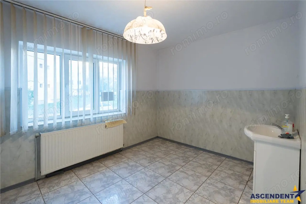 FILM! Targu Secuiesc,2 camere,partial renovat,recomandat:locuinta activitati profesionale