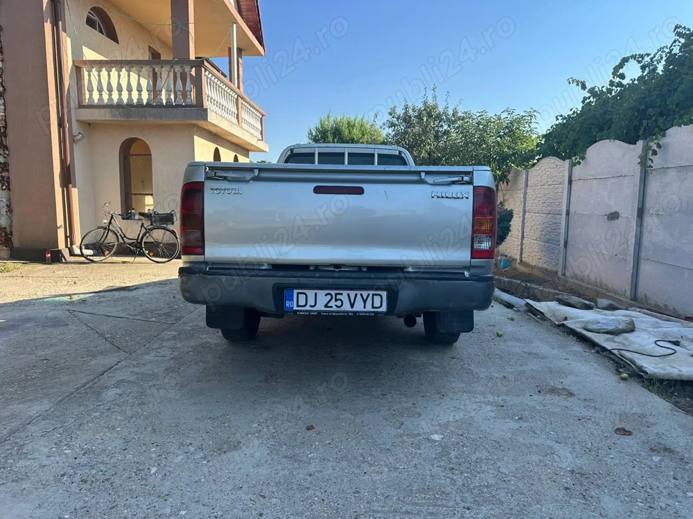 Vind Toyota Hilux, 4x2, 2007,2locuri 5450 eur -2bucatioo