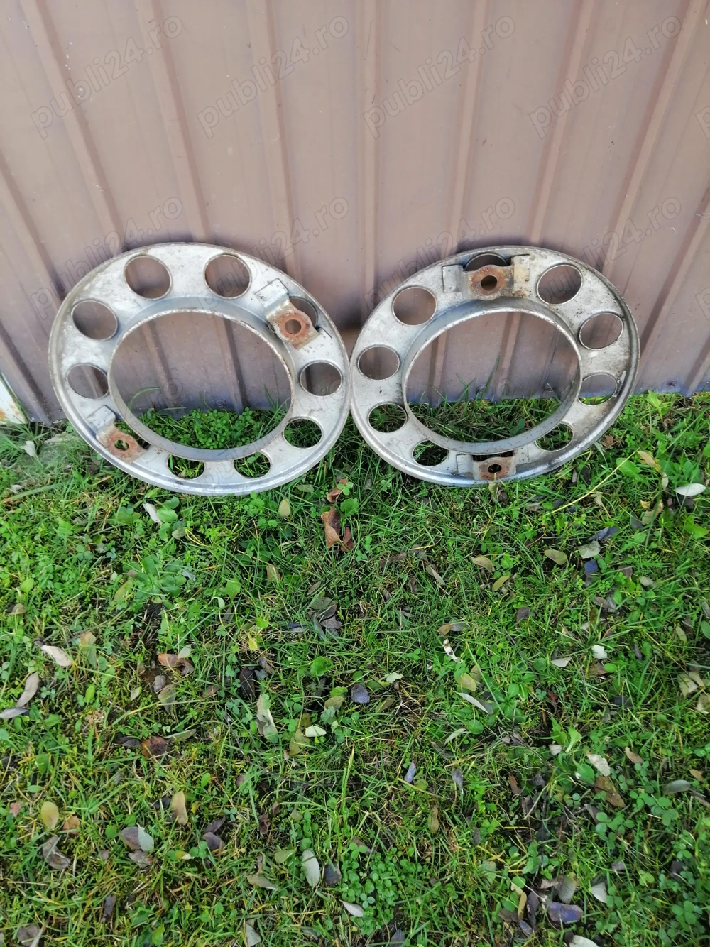 Ornamente roți față camion 