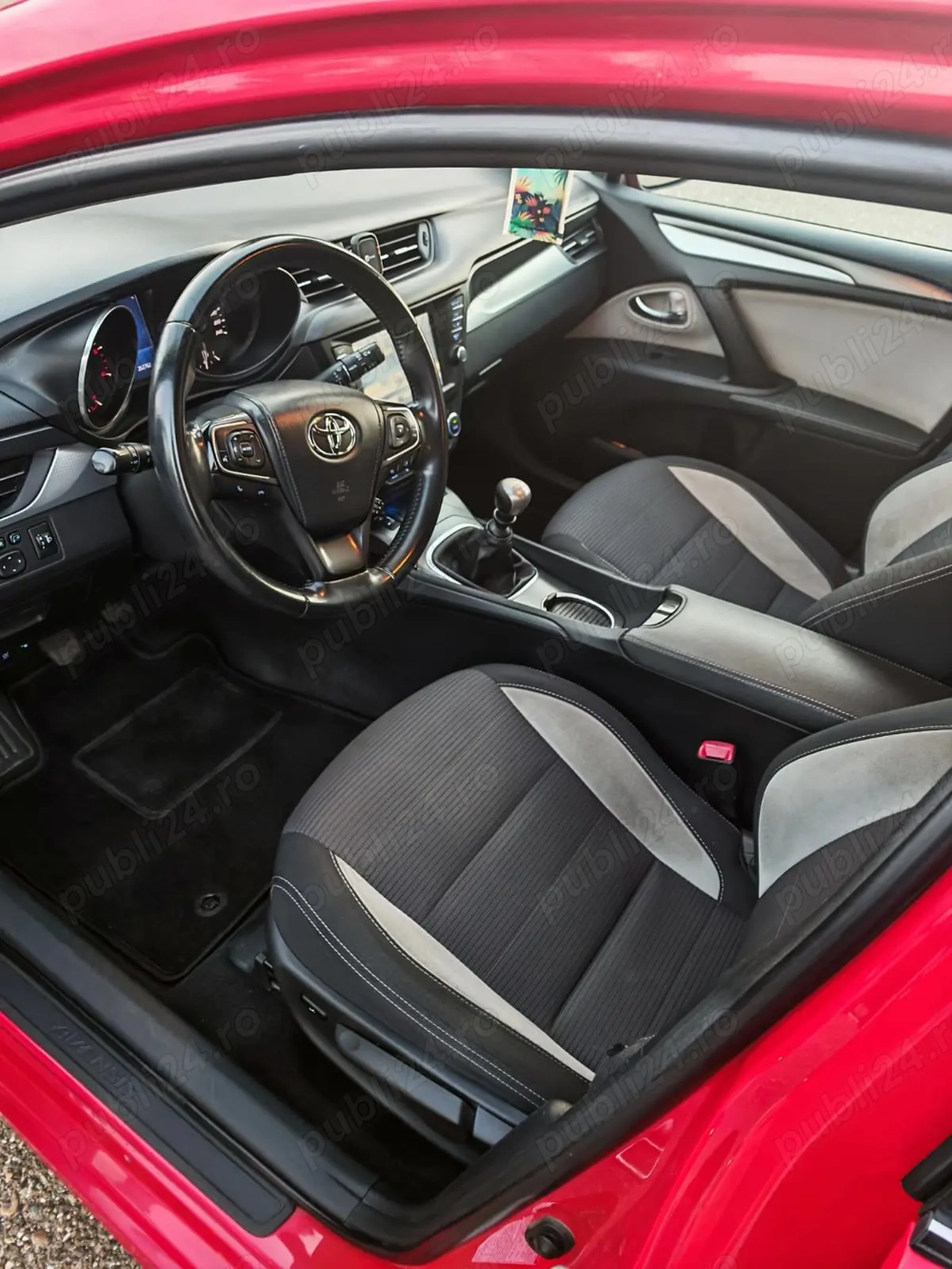 Toyota Avensis 2017 2l 265.300 km motor BMW,distribuție pe lanț,culoare rosie