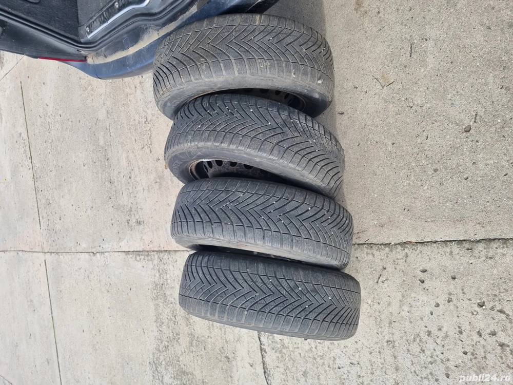 4 cauciucuri de iarna 205 60 16 cu jante de tabla 5x114.5 