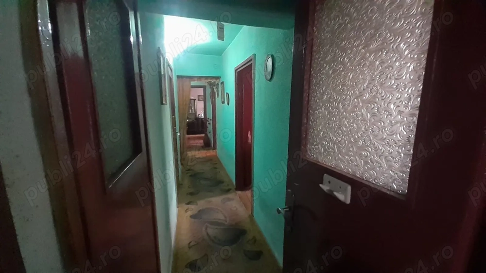 Vand urgent apartament 3 camere, 70 mp, decomandat zona Circumvalatiunii- Dacia Service, etaj 3