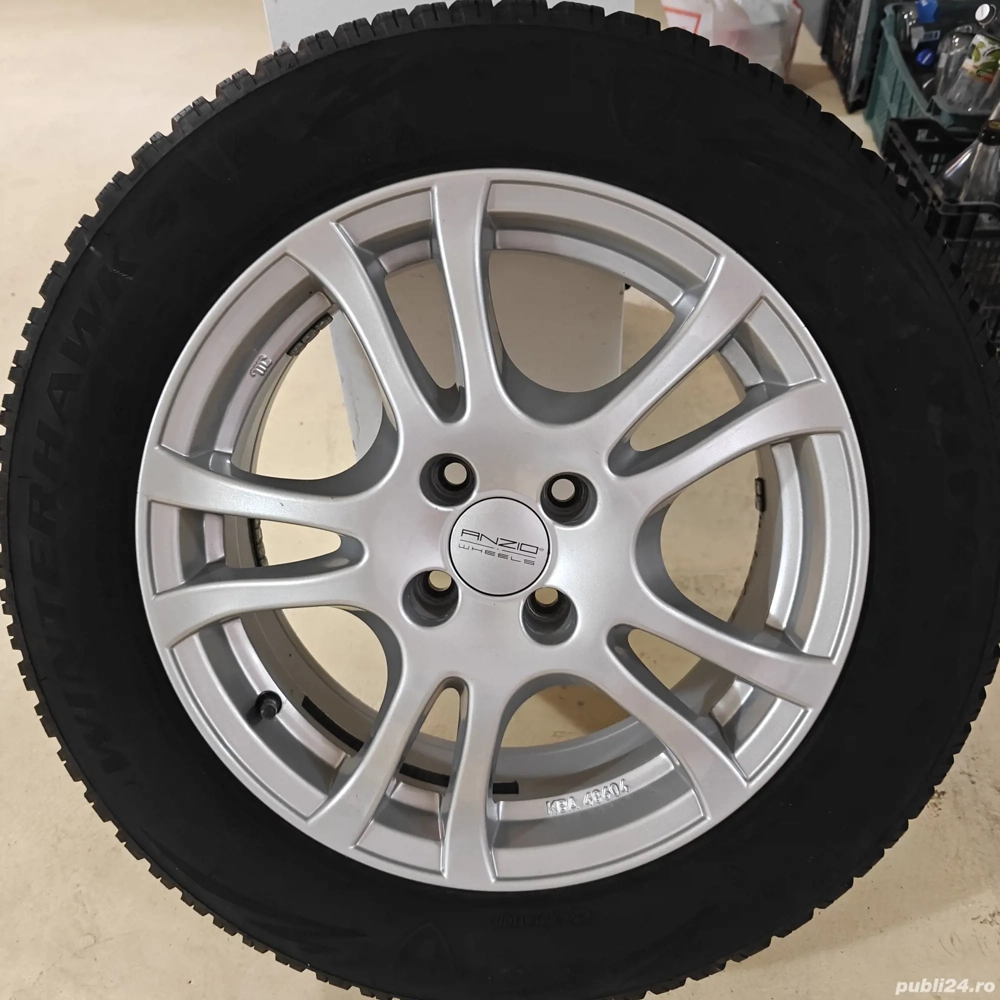 Anvelope Firestone Winterhawk și pentru Dacia Sandero Stepway - 205/60/16 + Jante aliaj 