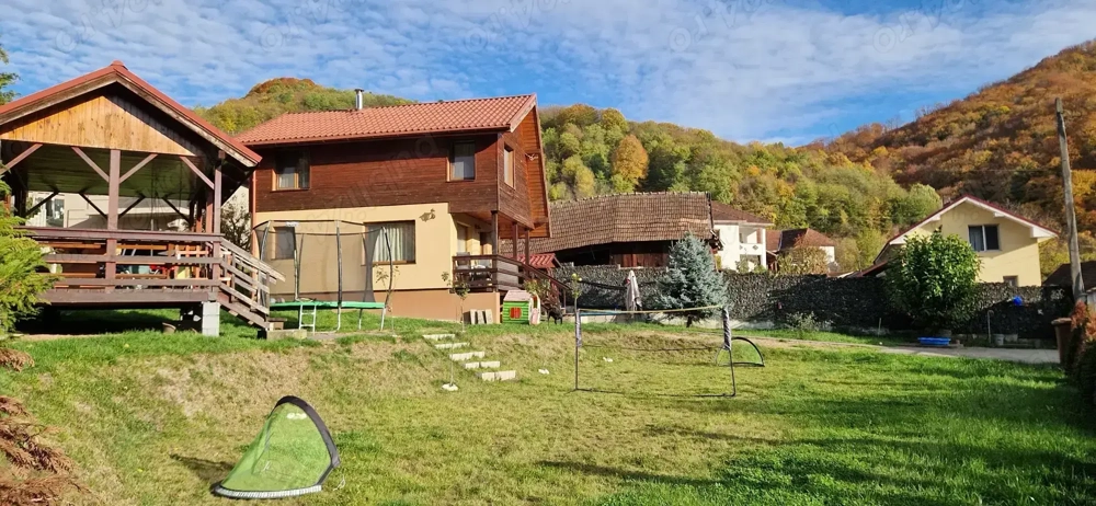 Casă P+M 2011, 50 mp utili, curte 774 mp   zonă liniștită, priveliște