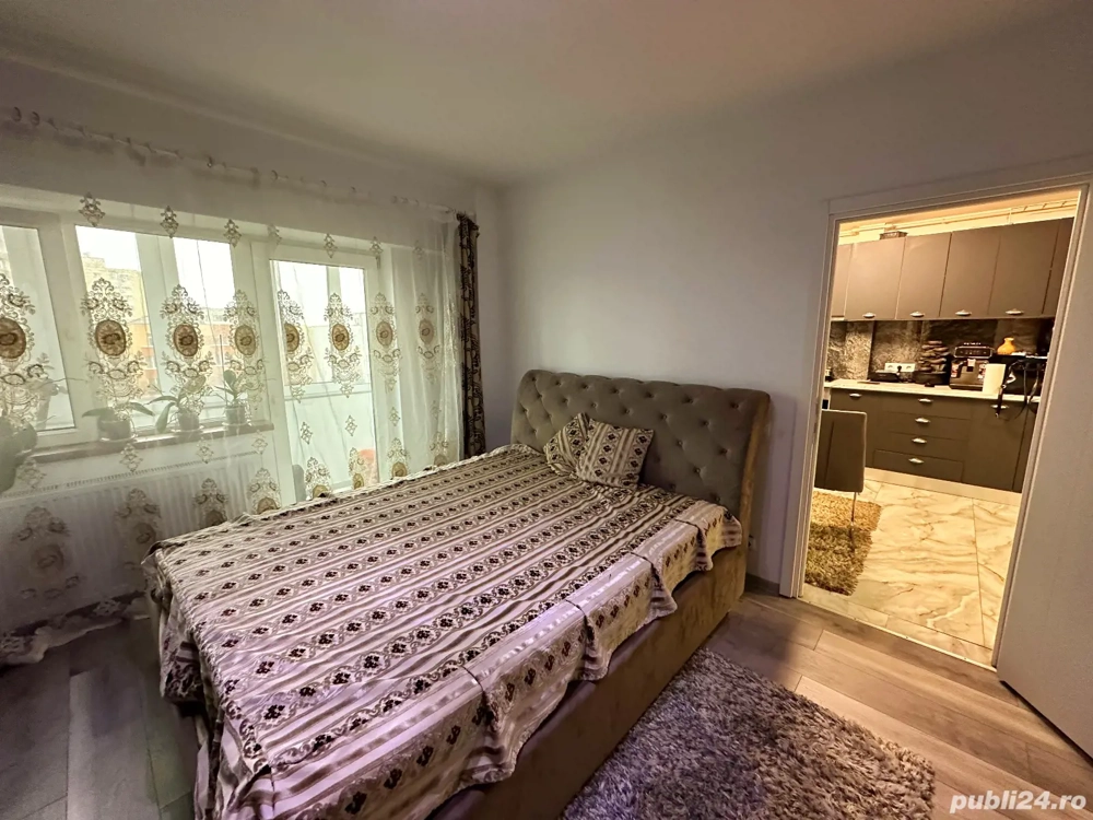 Vind apartament 3 camere 