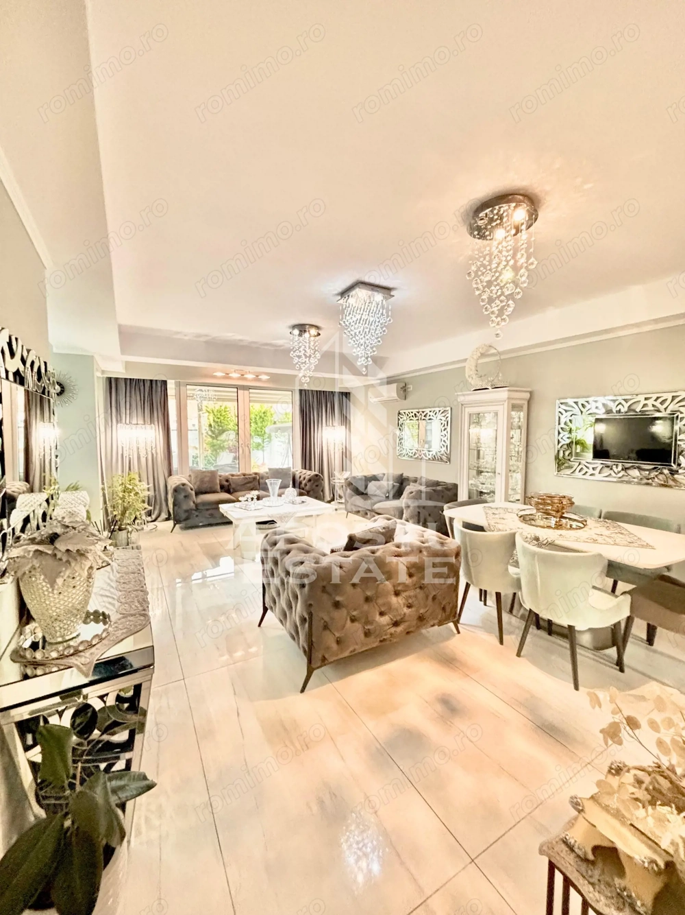 Casa individuala cu 5 camere si 4 bai in Giroc la asfalt.