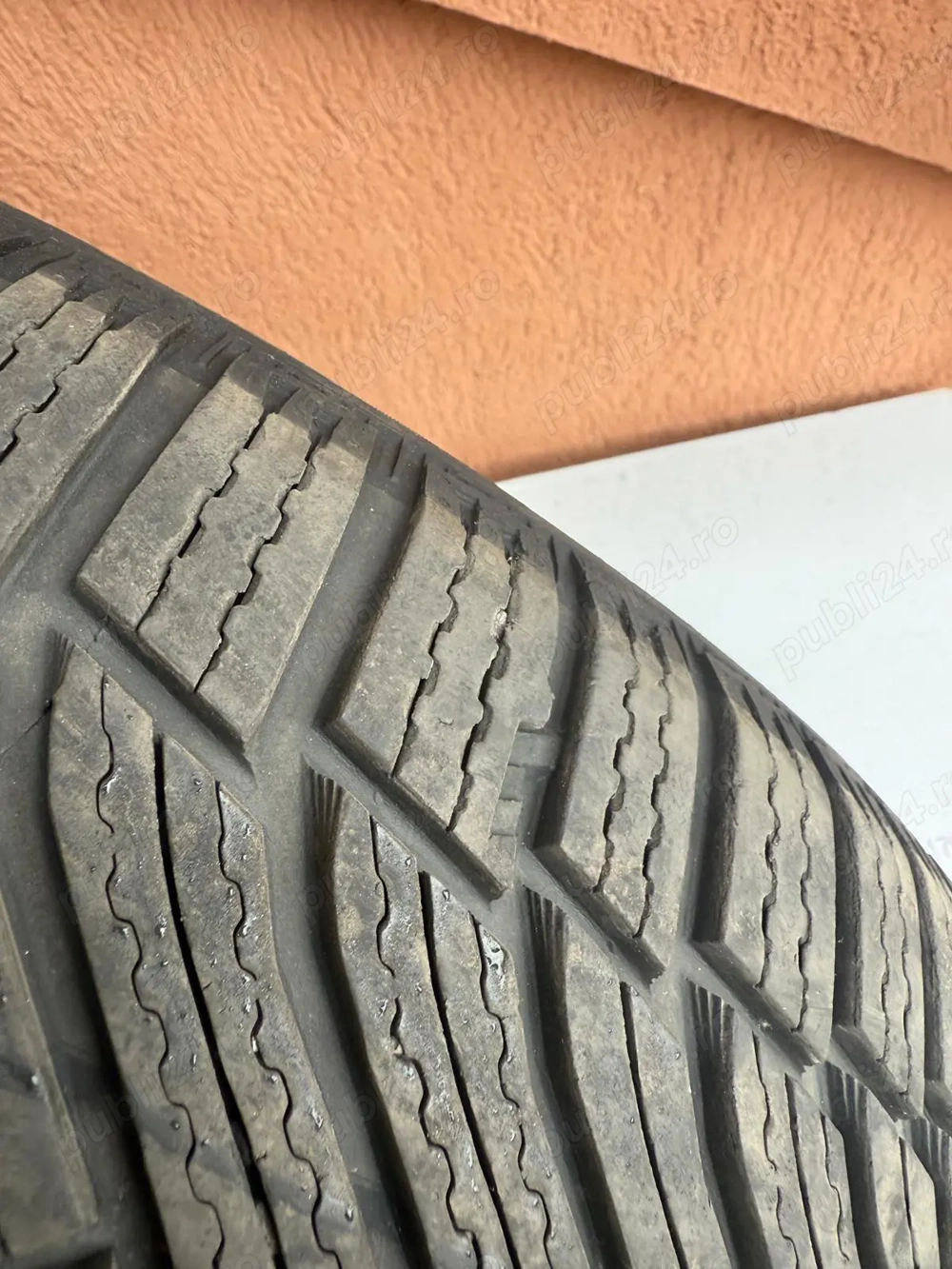 Vand 4 anvelope de iarna Michelin! 250 lei bucata.